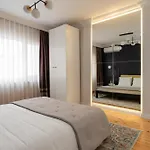 Premium Family House For 10 Near Taksim *