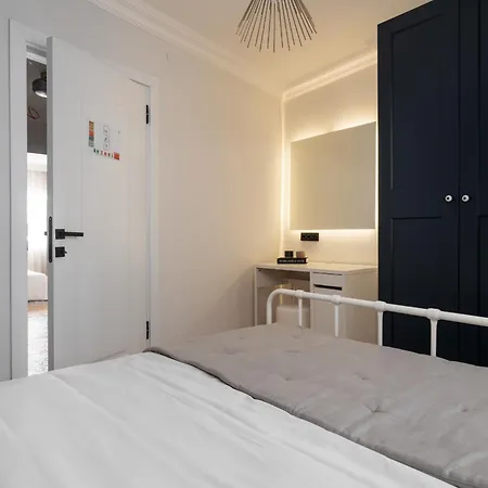 Premium Family House For 10 Near Taksim * איסטמבול